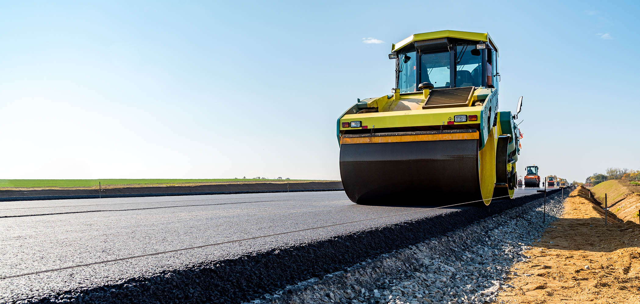 Infrastrukturausbau mit Baumaschinen